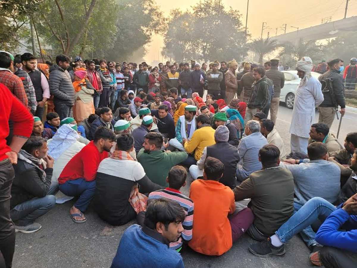 कार की टक्कर से नौ साल का बच्चा घायल, ग्रामीणों ने किया हंगामा